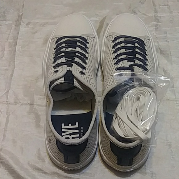 Frye Ludlow Canvas Print Sneakers - Picture 4 of 7